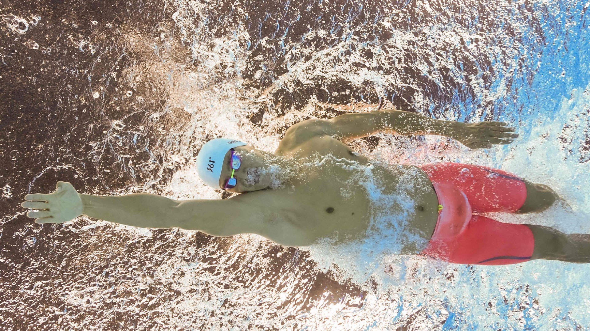 塞内加尔队前锋洛佩斯在巴黎奥运会上表现出色，洛佩和塞万提斯